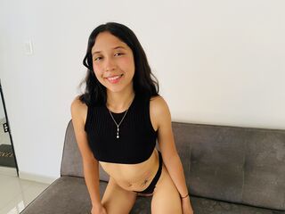 cam girl playing with sextoy AleTory