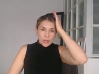 I consider myself an authentic, feminine, and very curious person. I enjoy conversation and creating a real connection with those who visit me.
I love sensuality, the playful glances, and the complicity that arises when two people dare to enjoy the moment. Here you