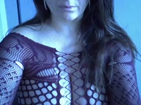 Een vrijgezelle spannende milf die van avontuurtjes en fantasietjes houdt. Om te delen of om de jouwe te horen.