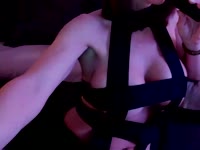 Bienvenue dans mon univers.Ici, on prend le temps, on se regarde,on se désire. Je suis là avant tout parce que je le veux et j