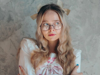 camgirl playing with dildo BellaMorley