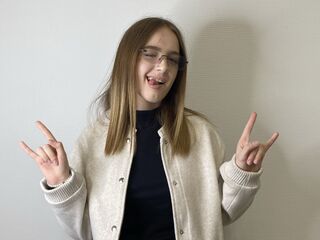 camgirl fingering shaved pussy DorothaHiles