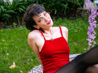 cam girl playing with vibrator IveteDurand