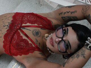 cam girl masturbating with dildo JessiHilton