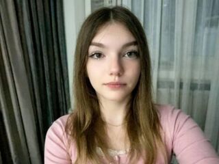 camgirl playing with vibrator KoriMatinez