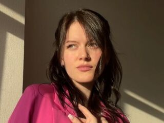 cam strip tease MaudGuerrido