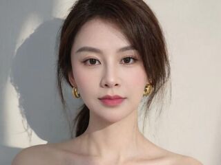 girl showing tits XiaoJuan