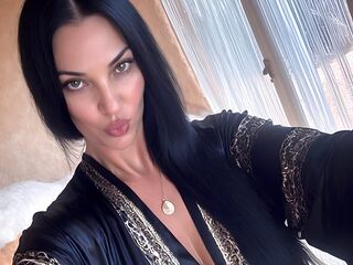 naughty cam girl fingering pussy MiaMontal