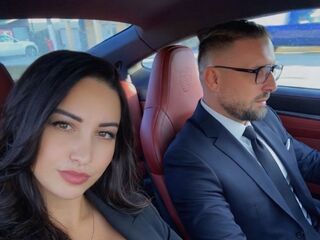 naked camcouple masturbating ElesseandGeorge