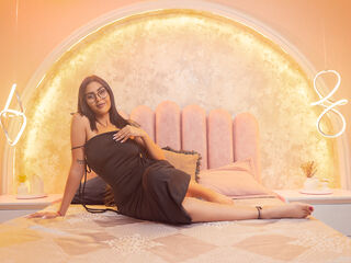 topless cam girl AishaCarpenter