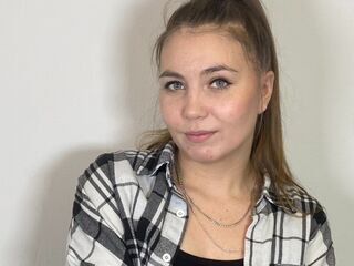 camgirl video chat AislyBeat