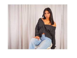 topless webcamgirl AngelesQueens
