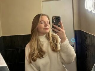 naked cam chat AryaThomas