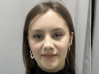 girl fingering shaved pussy BattyDrake