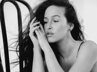 naked webcam girl photo BettyLarson