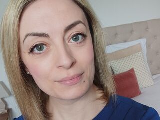 cam girl spreading pussy BiancaLuxe