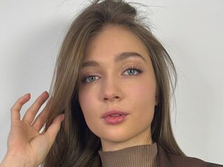 naughty camgirl masturbating with vibrator CarlenaBoulay