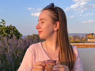 nude webcamgirl CherylWien