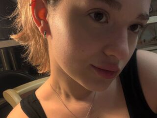 cam girl playing with dildo ChloeDemaio