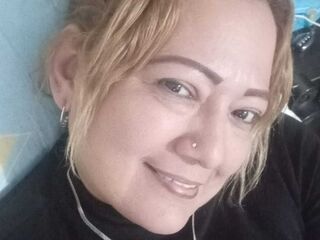 masturbating webcam girl ClauDaniels