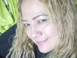 topless webcamgirl ClauMills