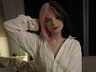 masturbating webcam girl ClaudineKrentz