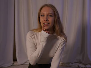 naughty cam girl fingering shaved pussy CorettaDaprile