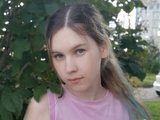 naughty cam girl fingering shaved pussy DeidreSarin