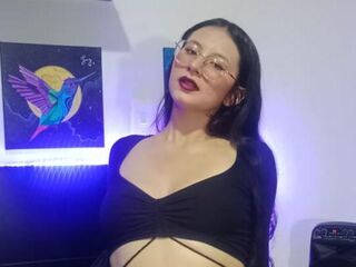 naughty camgirl fingering shaved pussy EmberCullen