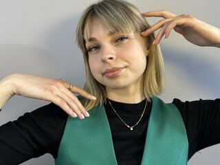 closeup EmelineBurrough