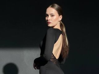 camgirl fingering wet pussy EmilyGiffin