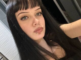 camslut showing tits HerminiaKoeing