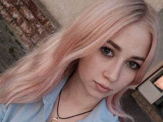 camwhore fingering shaved pussy IsabelManha