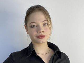 naughty camgirl fingering shaved pussy JanuaryBuswell