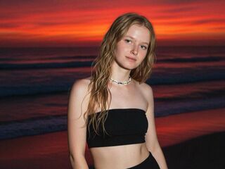 camwhore masturbating with dildo KeilaSmiekowski