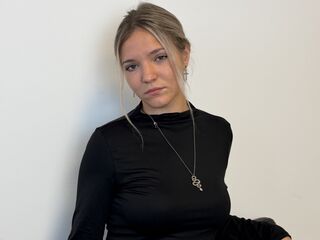 hot naked camgirl KeiraTullier