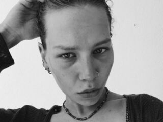 topless camgirl LeeanneYepes