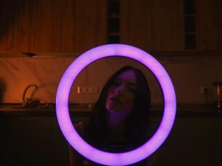 camwhore masturbating with sextoy LessyLuiz