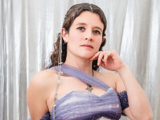 naughty camgirl masturbating with vibrator LiaSannin