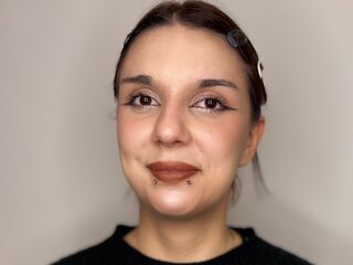 girl chat room LoniFessel