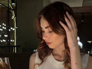 camgirl masturbating LuxeLina