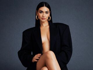 naked camgirl masturbating with vibrator ManuelaHall