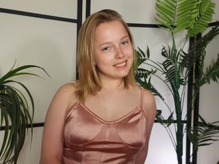 camgirl showing tits MaryTon