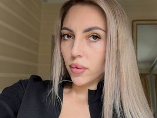 hot strip tease cam MelisaDee