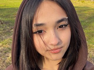 cam girl playing with dildo MichikoHurtado