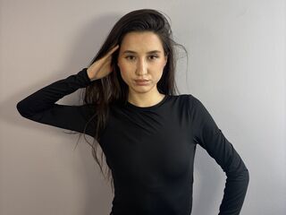 camgirl masturbating with vibrator MirelNaomi