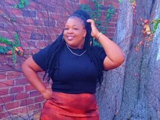 naughty cam girl fingering pussy PearlyBrown