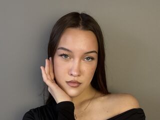 topless cam girl RosannShrier