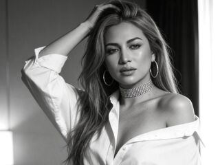 hot strip tease webcam RoseAdamm