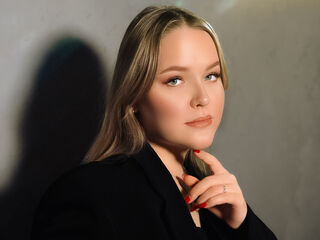 naked webcamgirl photo SallySavage